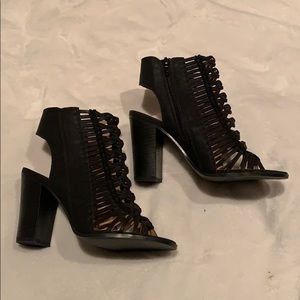 NWOT Black Strappy Heel